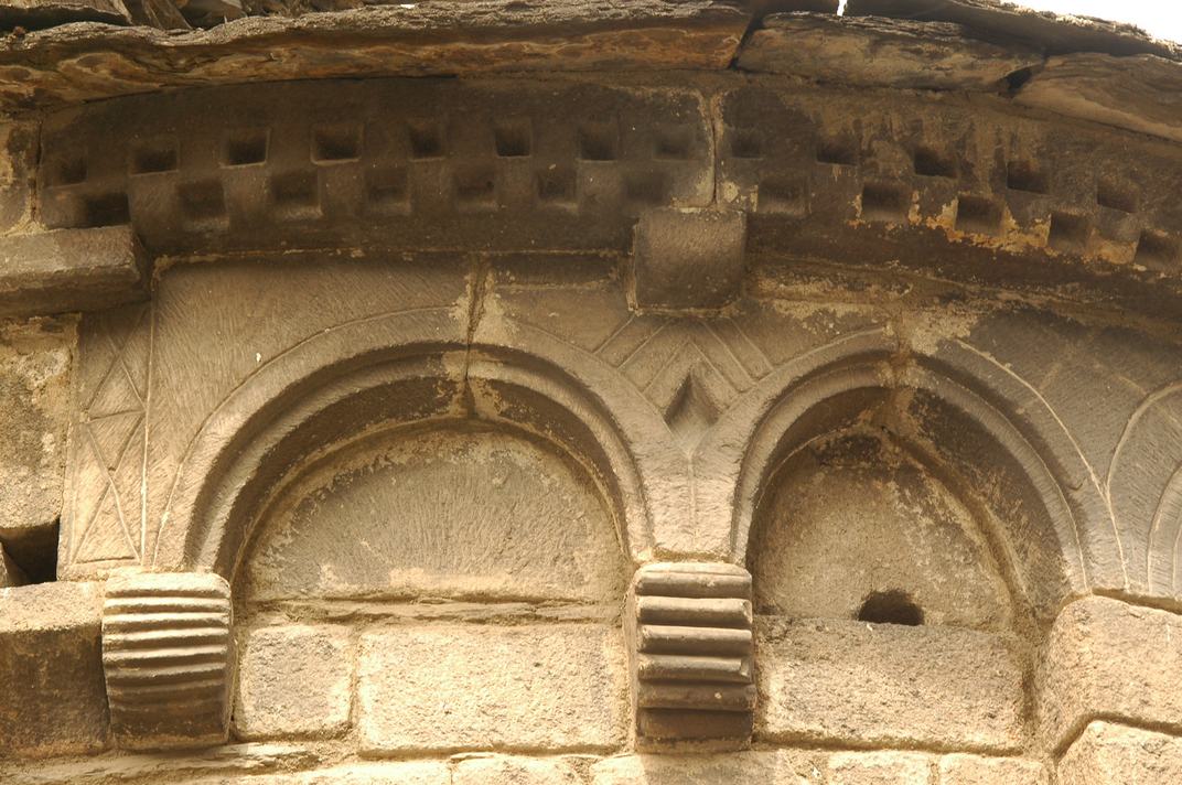 Detall de l'absis central de l'església de la Purificació de Bossòst
