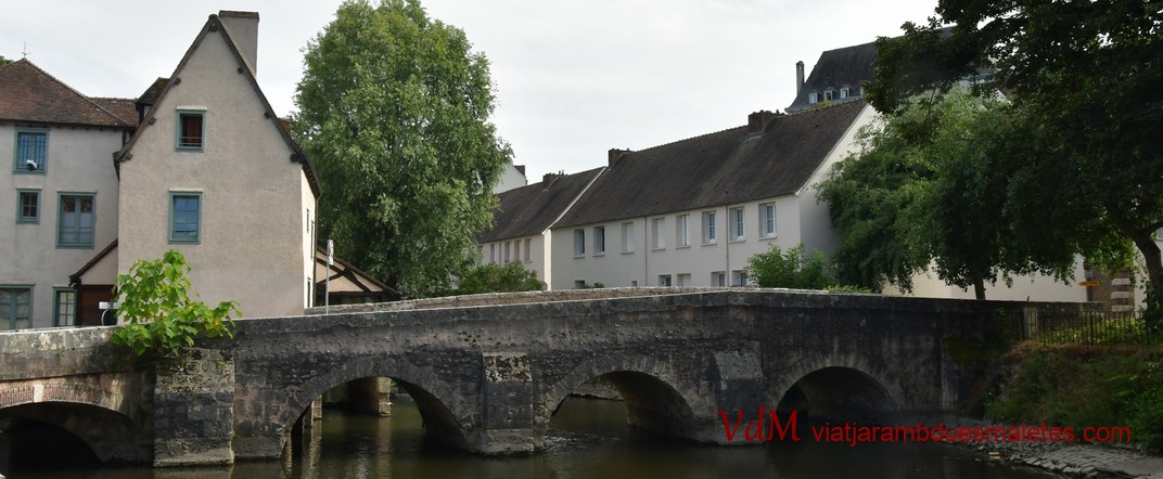 Riu Eure al seu pas per Chartres