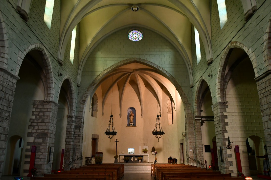 Interior de l'església del Carme de Camprodon
