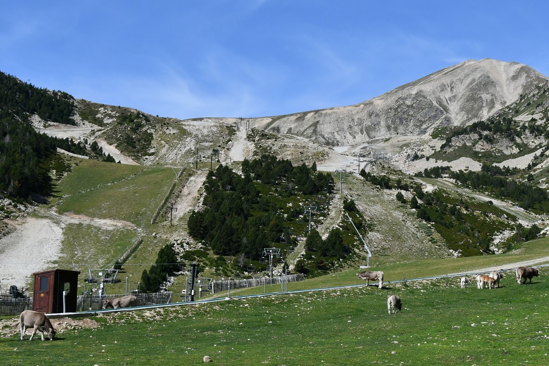 Zona de la base de l'estació d'esquí i muntanya Vallter 2000 d'Ulldeter