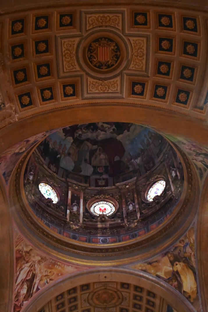 Petxines i volta de la cúpula de la Basilica de la Mare de Déu de la Mercè de Barcelona