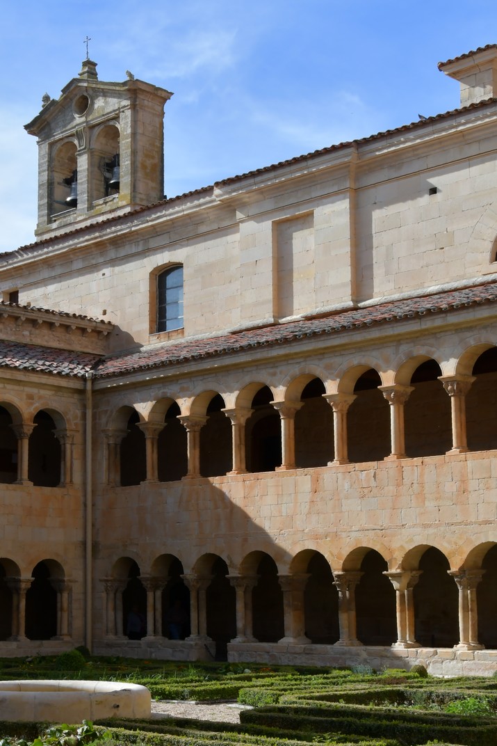 Ales del claustre del monestir de Sant Domènec de Silos