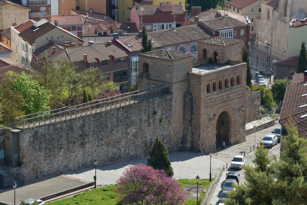 Arc de Sant Esteve des del castell de Burgos
