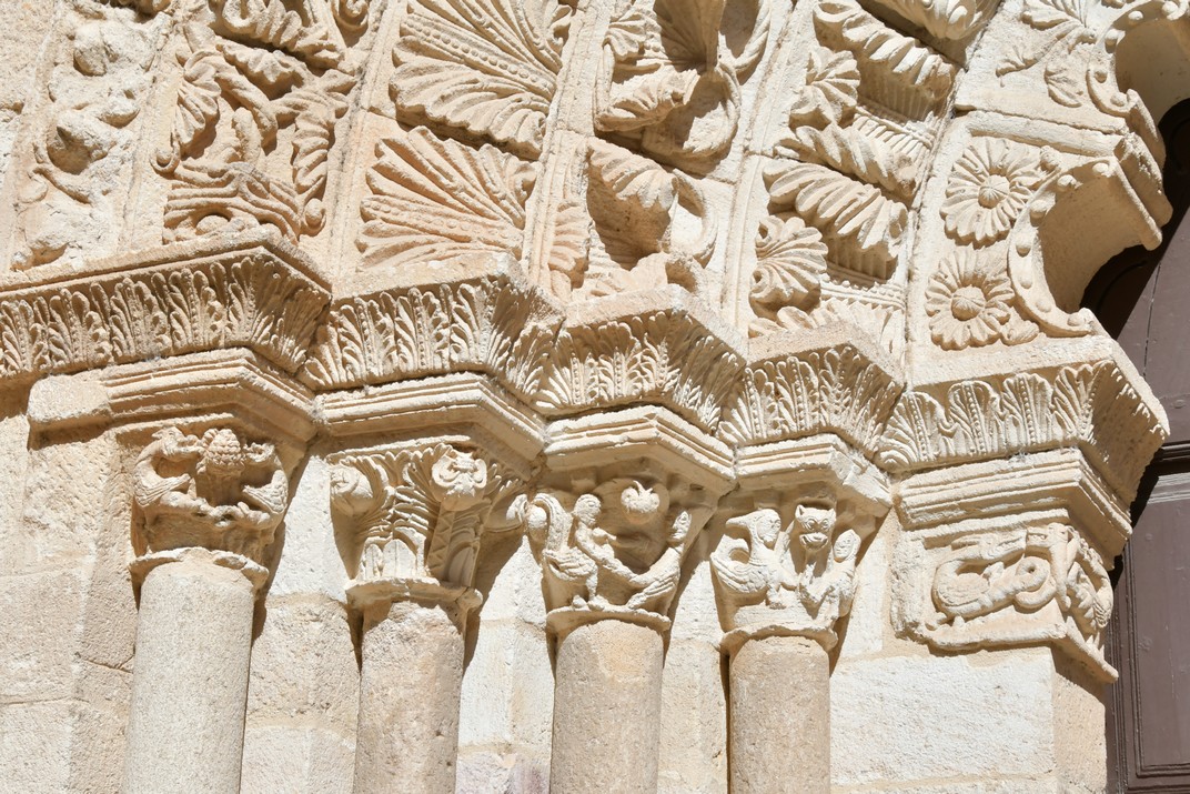 Capitells de la portada sud de l'església de Santa Magdalena de Zamora