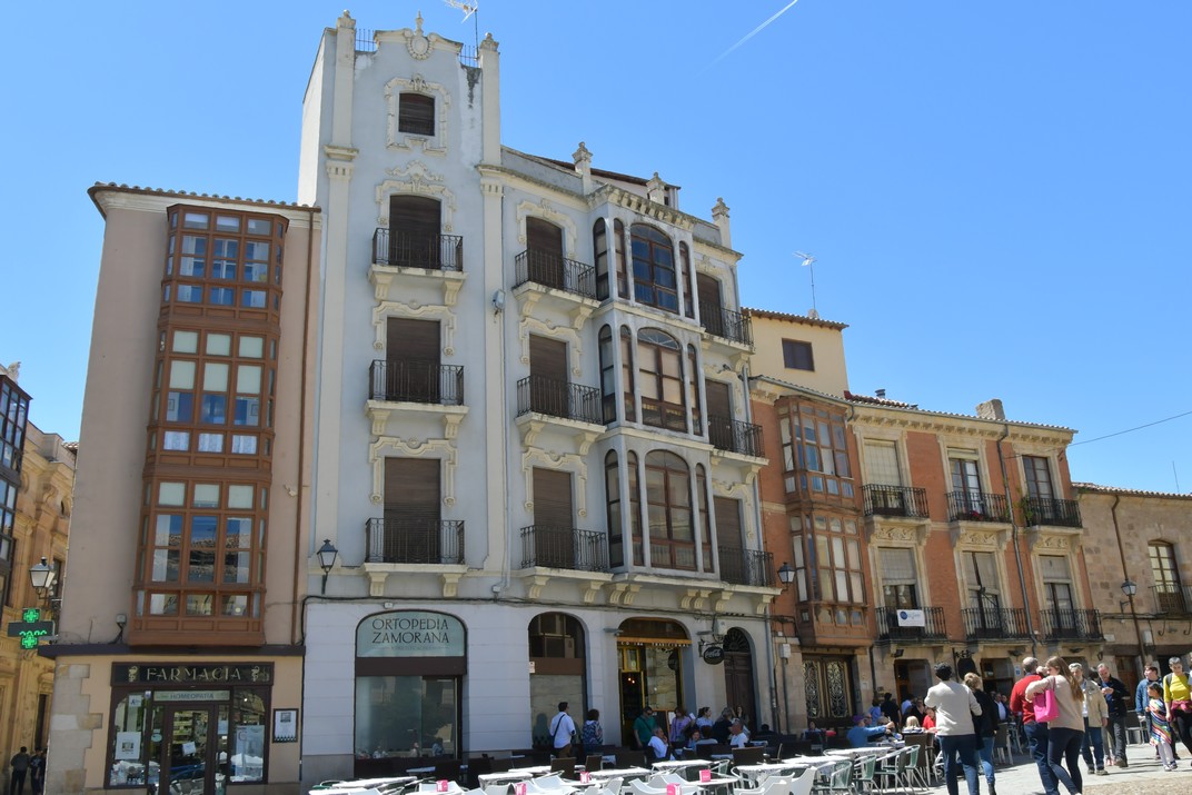 Cases del costat oest de la plaça Major de Zamora