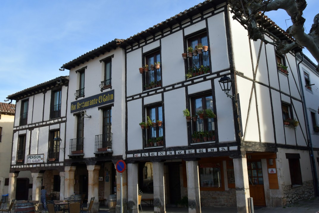 Edificis de la plaça Major o de Doña Urraca de Covarrubias
