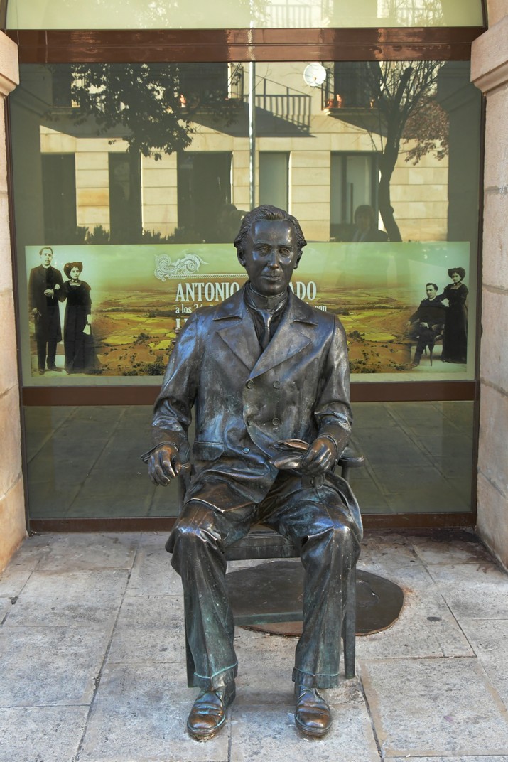 Escultura d'Antonio Machado de Sòria