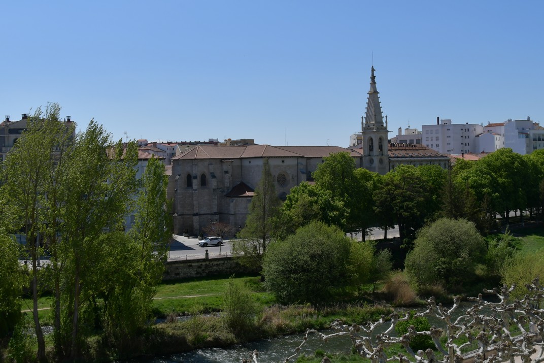 Església de la Mercè des de l'arc de Santa Maria de Burgos