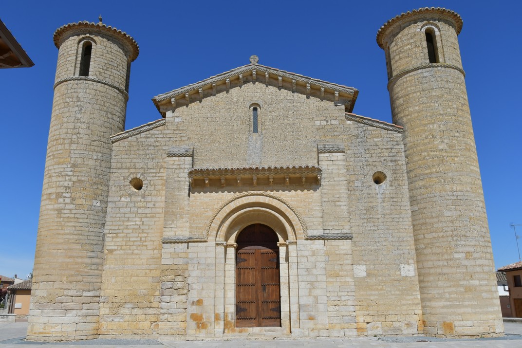 Façana principal de l'església de Sant Martí de Tours de Frómista