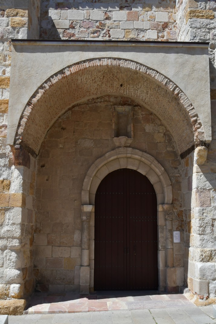 Portada sud de l'església de Santa Maria la Nova de Zamora