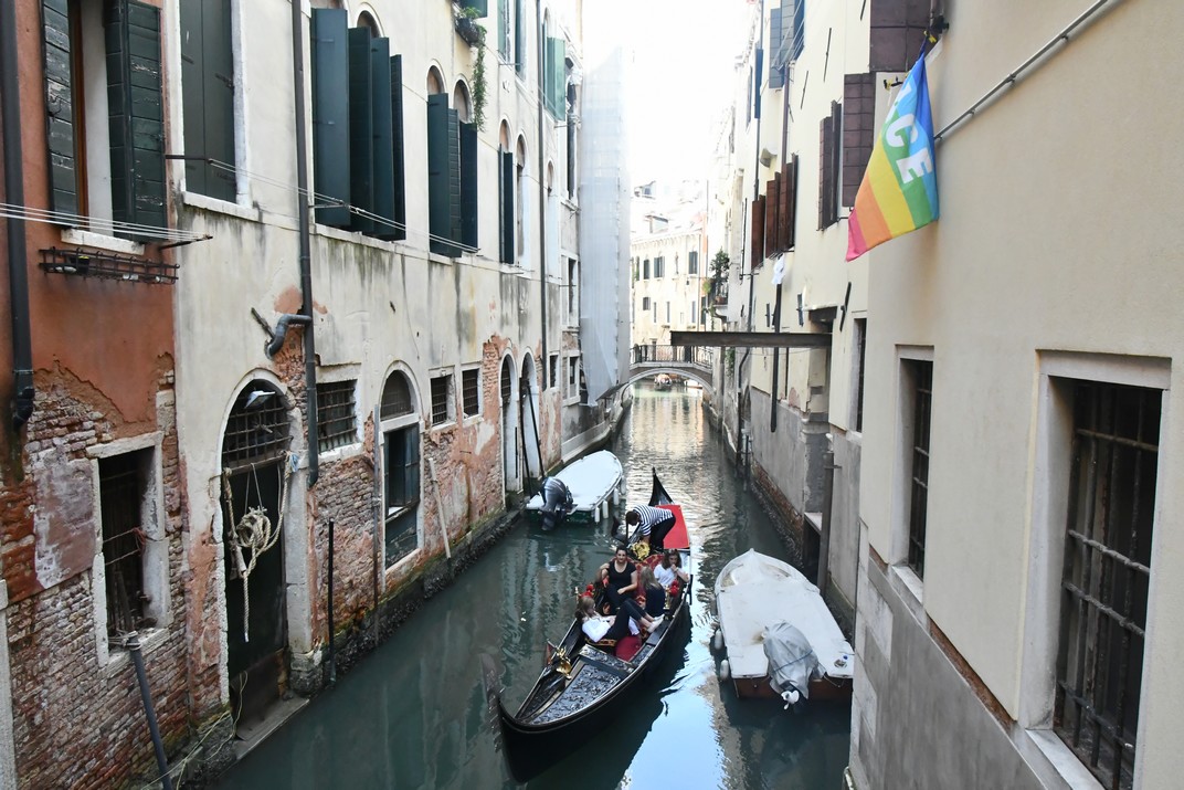 Canals i góndoles del barri San Polo de Venècia