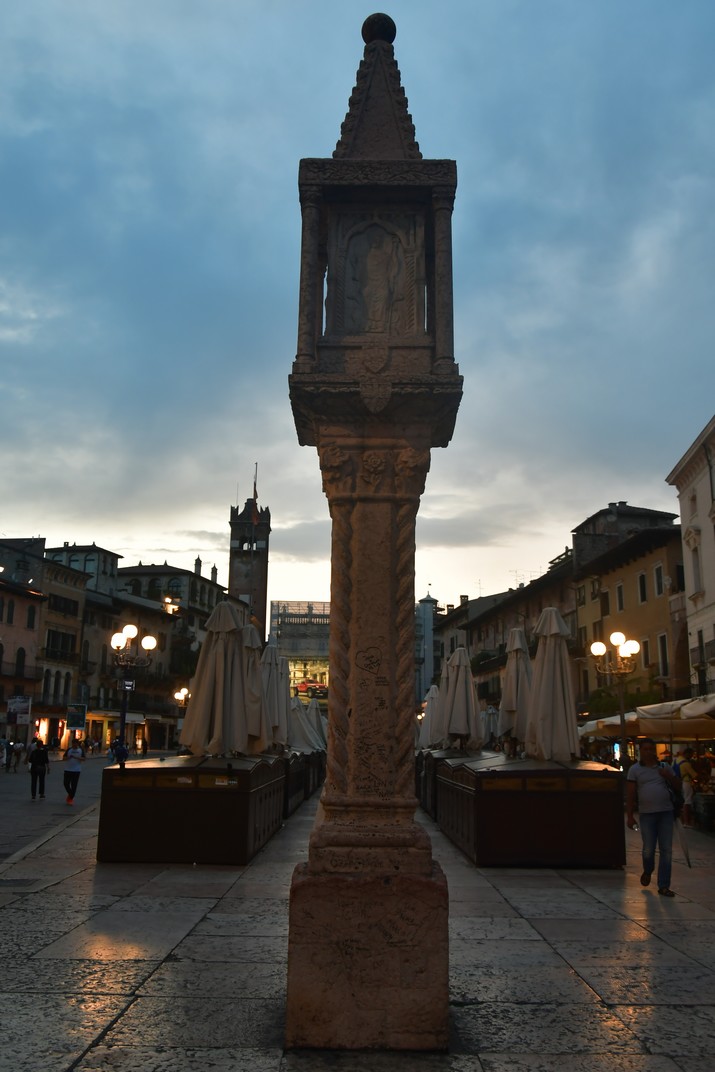Pilar de la plaça Erbe de Verona