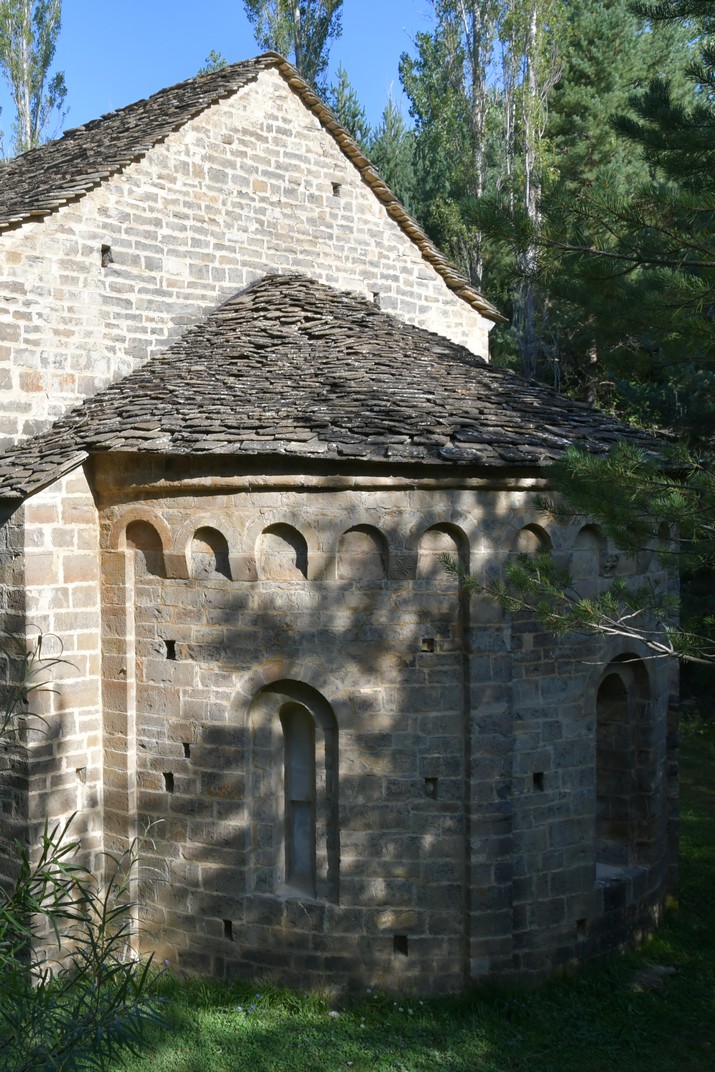 Absis de l'església de Sant Adrià de Sasabe del romànic jaquès