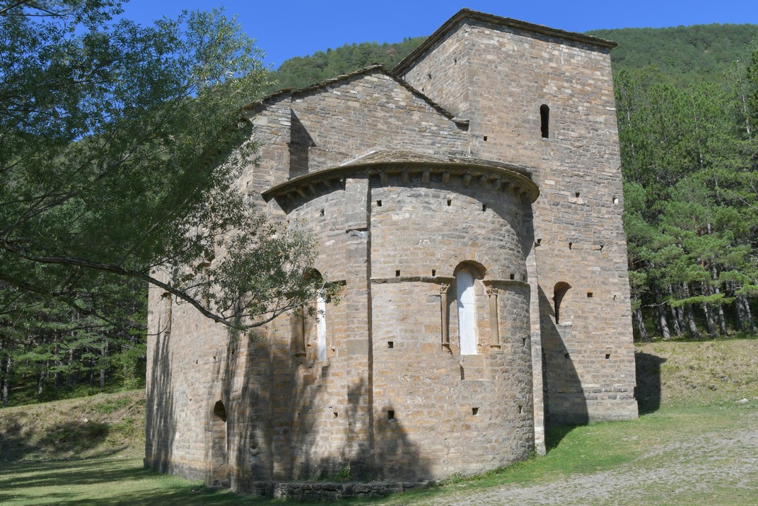 Absis de l'església de Santa Maria d'Iguàcel del romànic jaquès