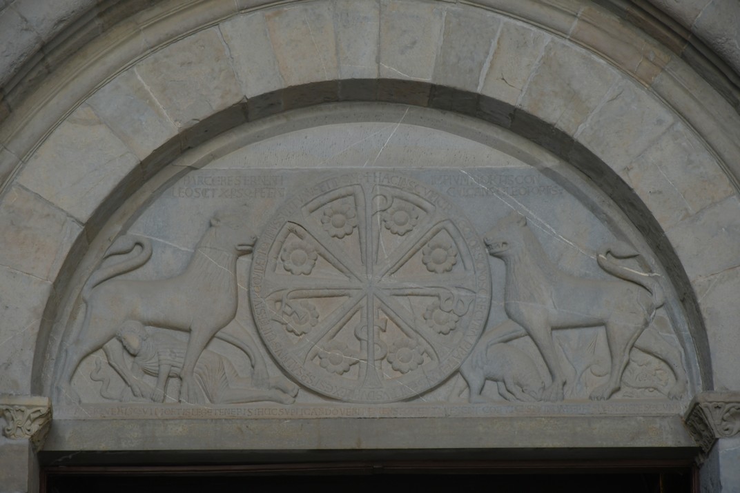 Crismó de la portada principal de la Catedral de Sant Pere de Jaca