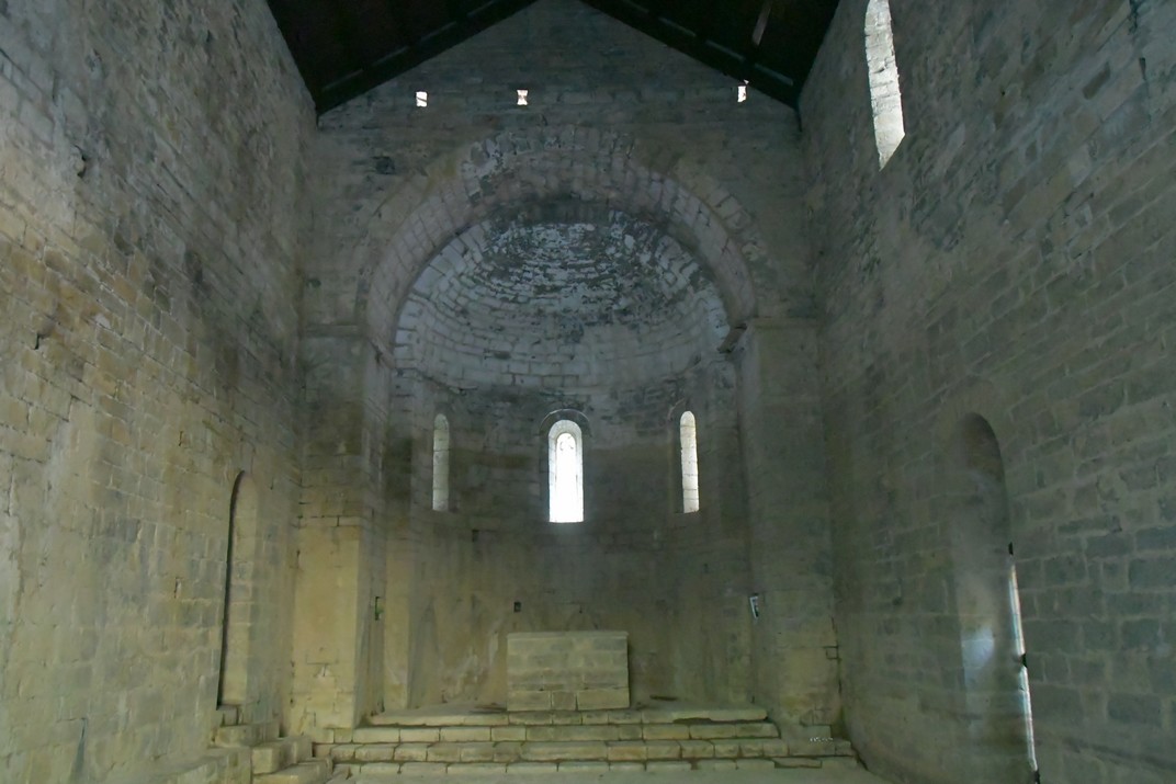 Nau de l'església de Sant Adrià de Sasabe del romànic jaquès