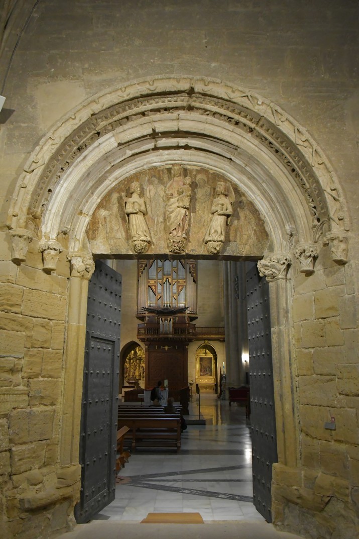 Porta de la Catedral de la Transfiguració del Senyor d'Osca