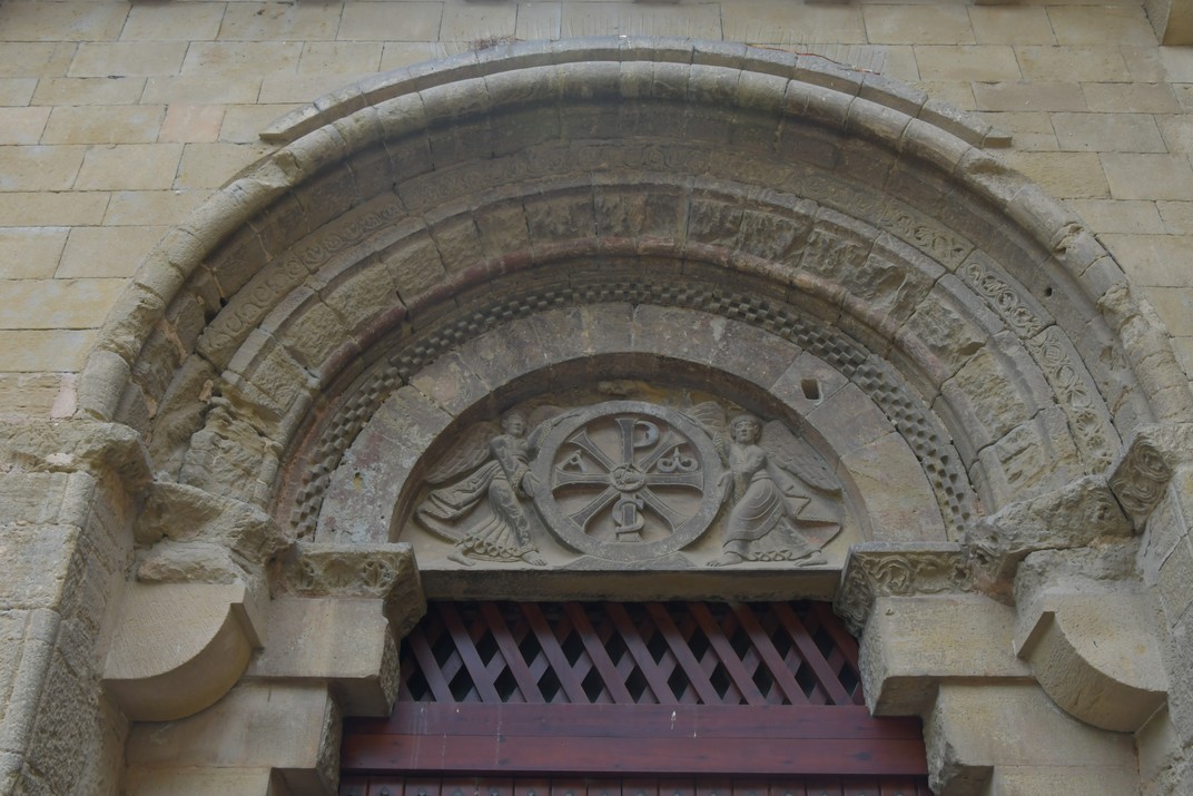 Timpà de la portada de l'església de Sant Pere el Vell d'Osca
