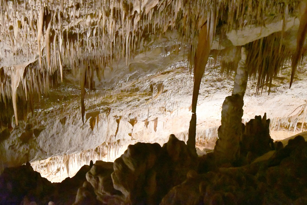 Estalactites i estalagmites de les coves del Drach