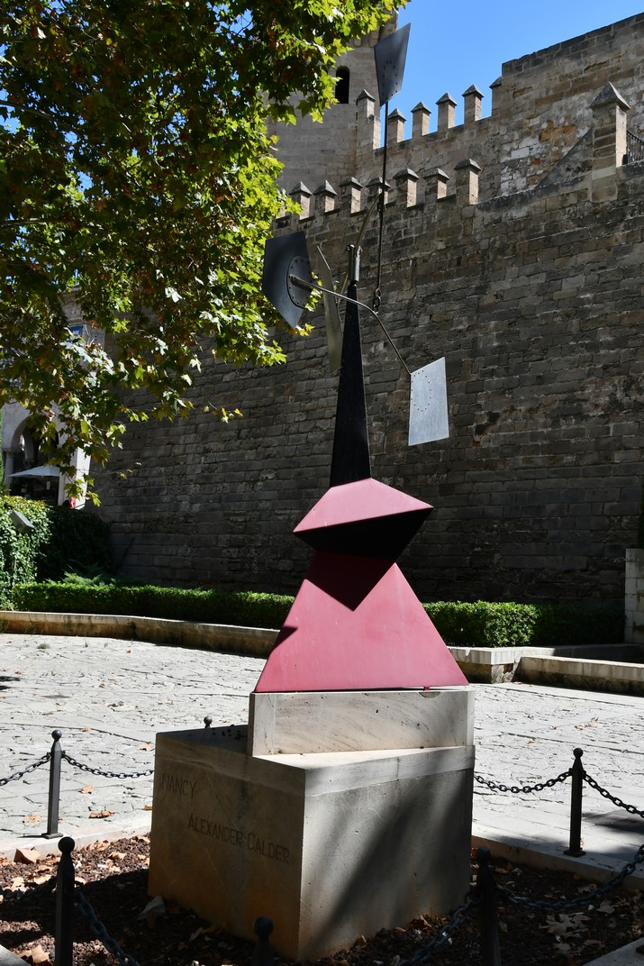 L'escultura Nancy davant del s'Hort del Rei de Palma