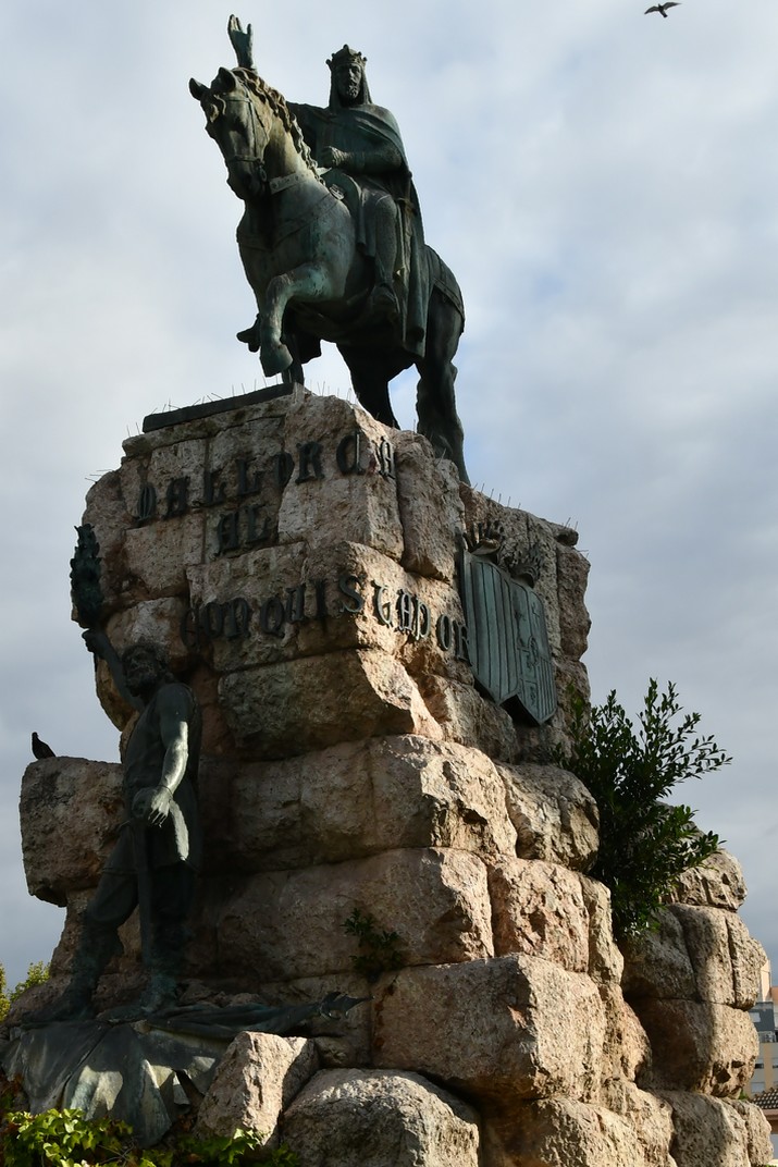 Monument a Jaume I de la plaça d'Espanya de Palma