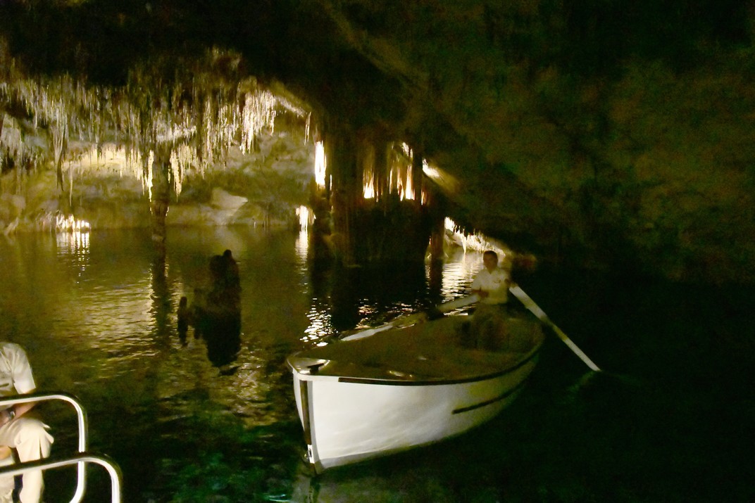 Passeig en barca de les coves del Drach
