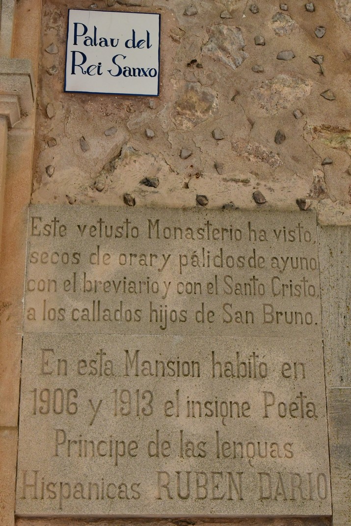 Placa dedicada a Rubén Darío del palau del rei Sanç de Valldemossa