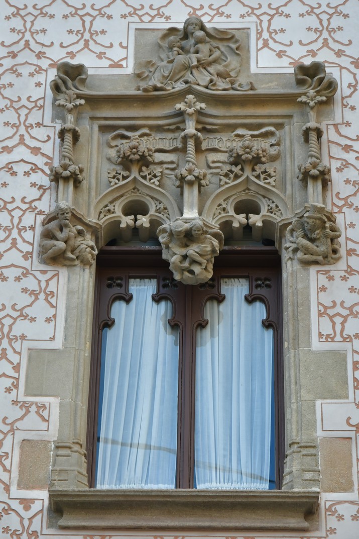Finestres superiors de la Casa Coll i Regàs de Mataró