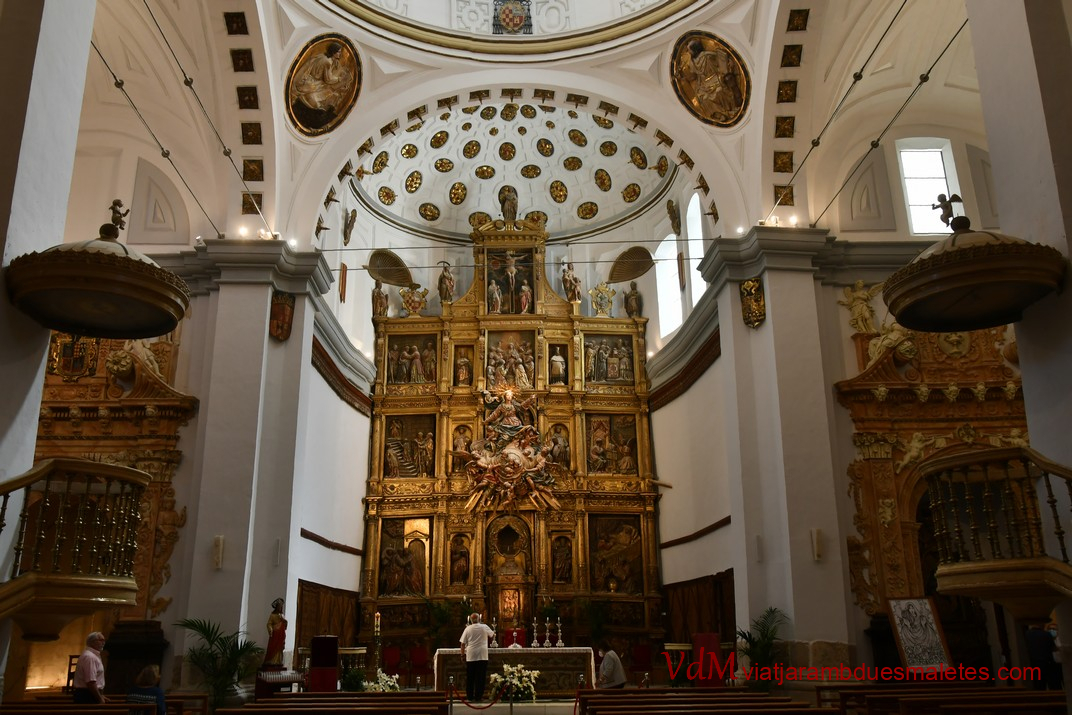 Nau central i retaule major de la col·legiata de Santa Maria la Major de Calataiud