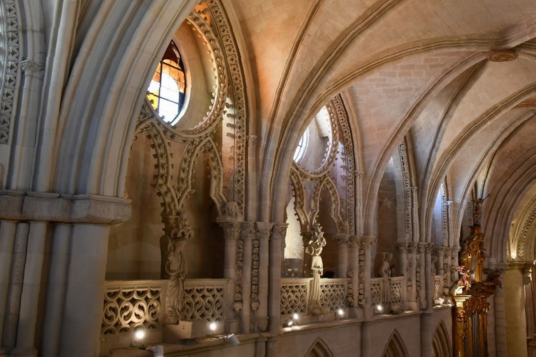 Trifori del costat de l'Evangeli de la catedral de Santa Maria i Sant Julià de Conca
