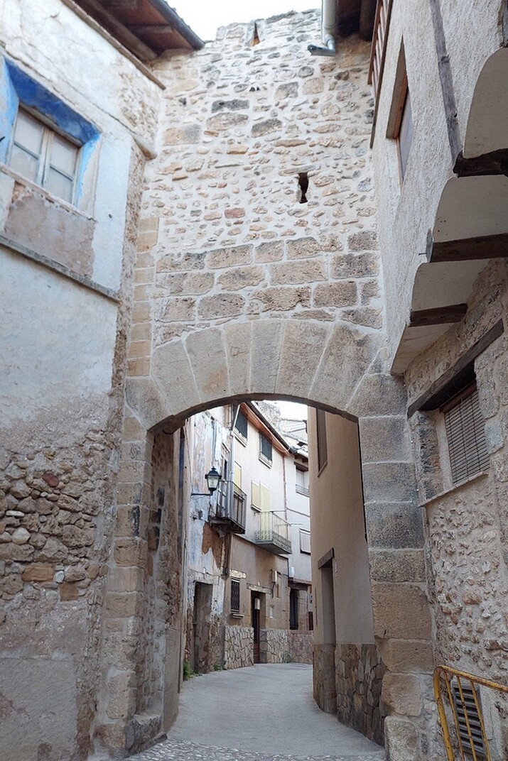 Portal de la Calle Llana de Beseit