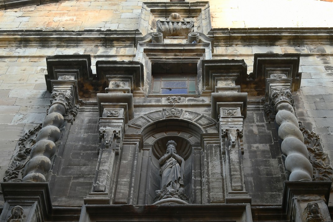 Fornícula de la portalada de l'església de l'Assumpció de Calaceit