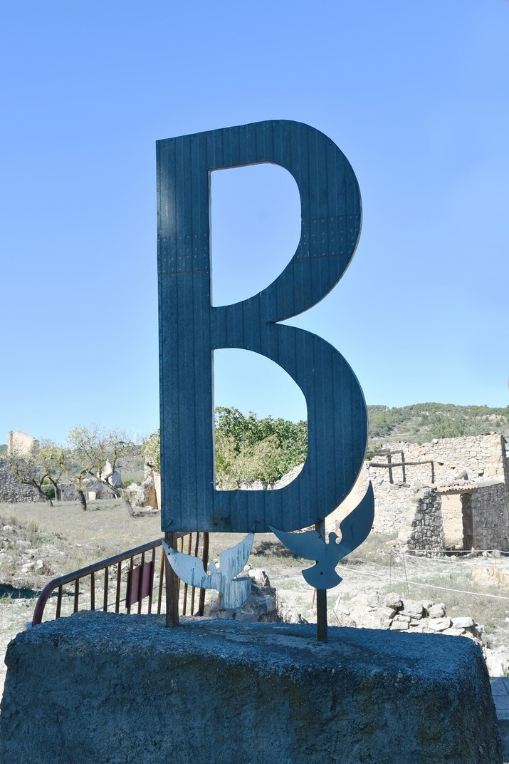 Lletra B de Jesús Lafuente de l’Abecedari de la Llibertat del Poble Vell de Corbera d’Ebre