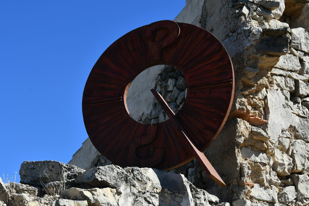 Lletra Q de Jordi Siles de l’Abecedari de la Llibertat del Poble Vell de Corbera d’Ebre