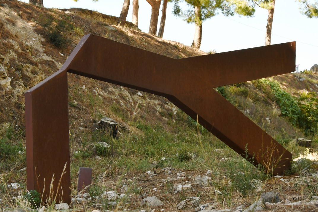 Lletra Y de Joan Miró de l’Abecedari de la Llibertat del Poble Vell de Corbera d’Ebre