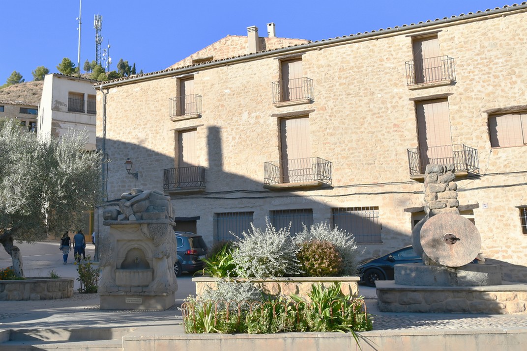 Plaça de la Diputació de Calaceit