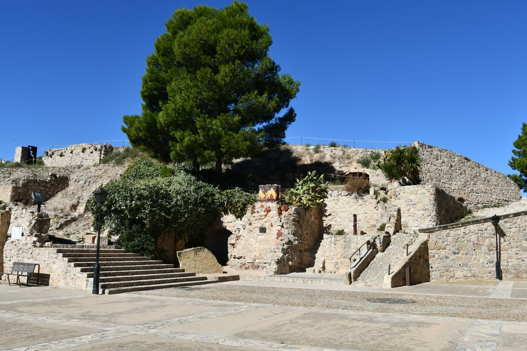 Plaça de l'Església del Poble Vell de Corbera d'Ebre